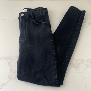 ⚫️ Zara ⚫️ super elastic skinny Jean - size 8